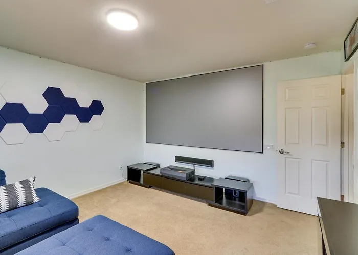 Cheerful Gem W/ Theater & Game Room!