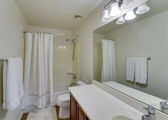 Cheerful Gem W/ Theater & Game Room!