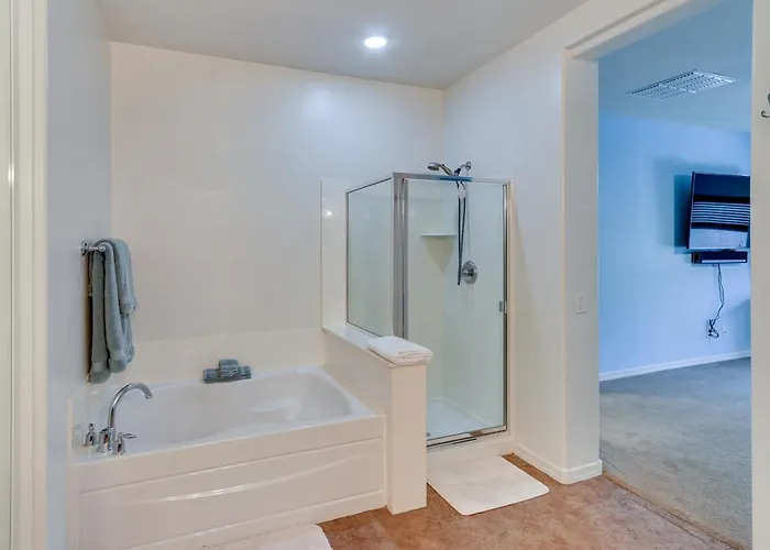 Holiday home Cheerful Gem W/ Theater & Game Room! Maricopa