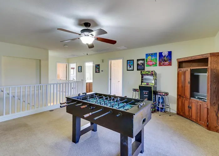 Holiday home Cheerful Gem W/ Theater & Game Room! *